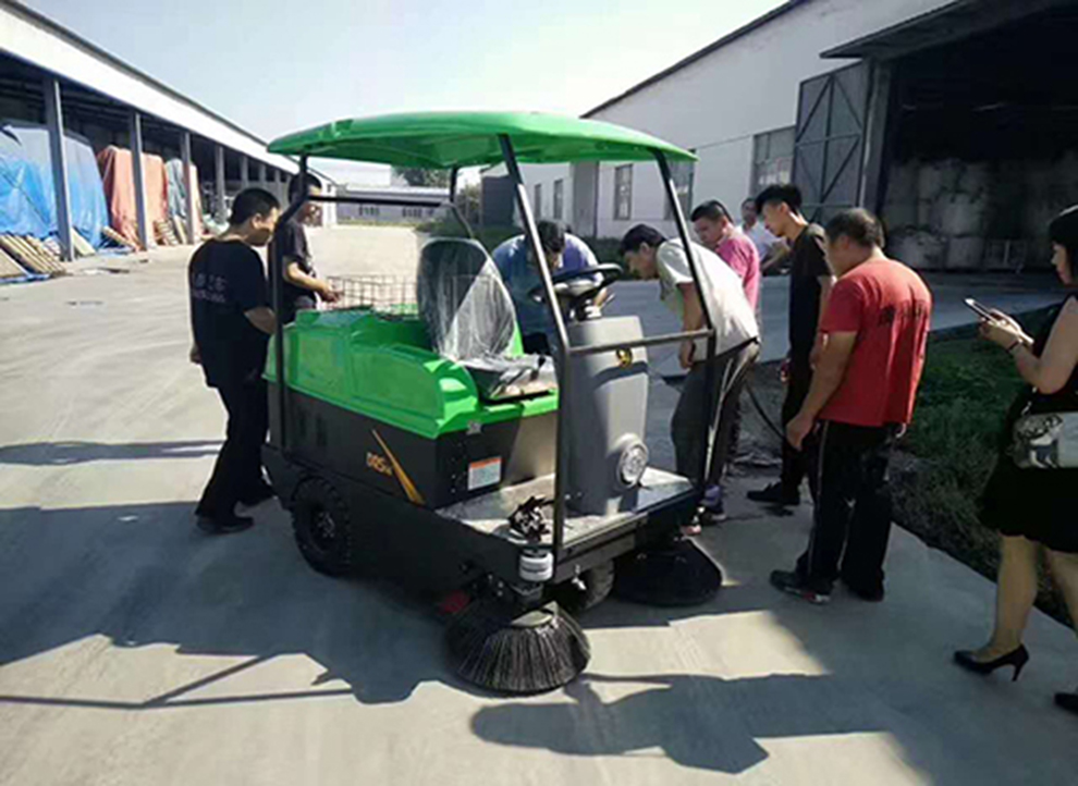 DQS electric sweeper